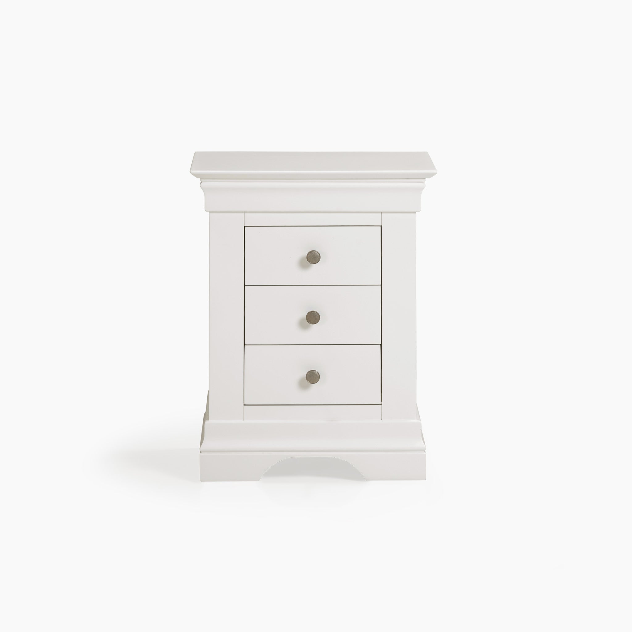 The Chalbury 3 Drawer Bedside Table in Warm White is a chic addition to your bedroom décor, featuring a minimalist design with three spacious drawers.