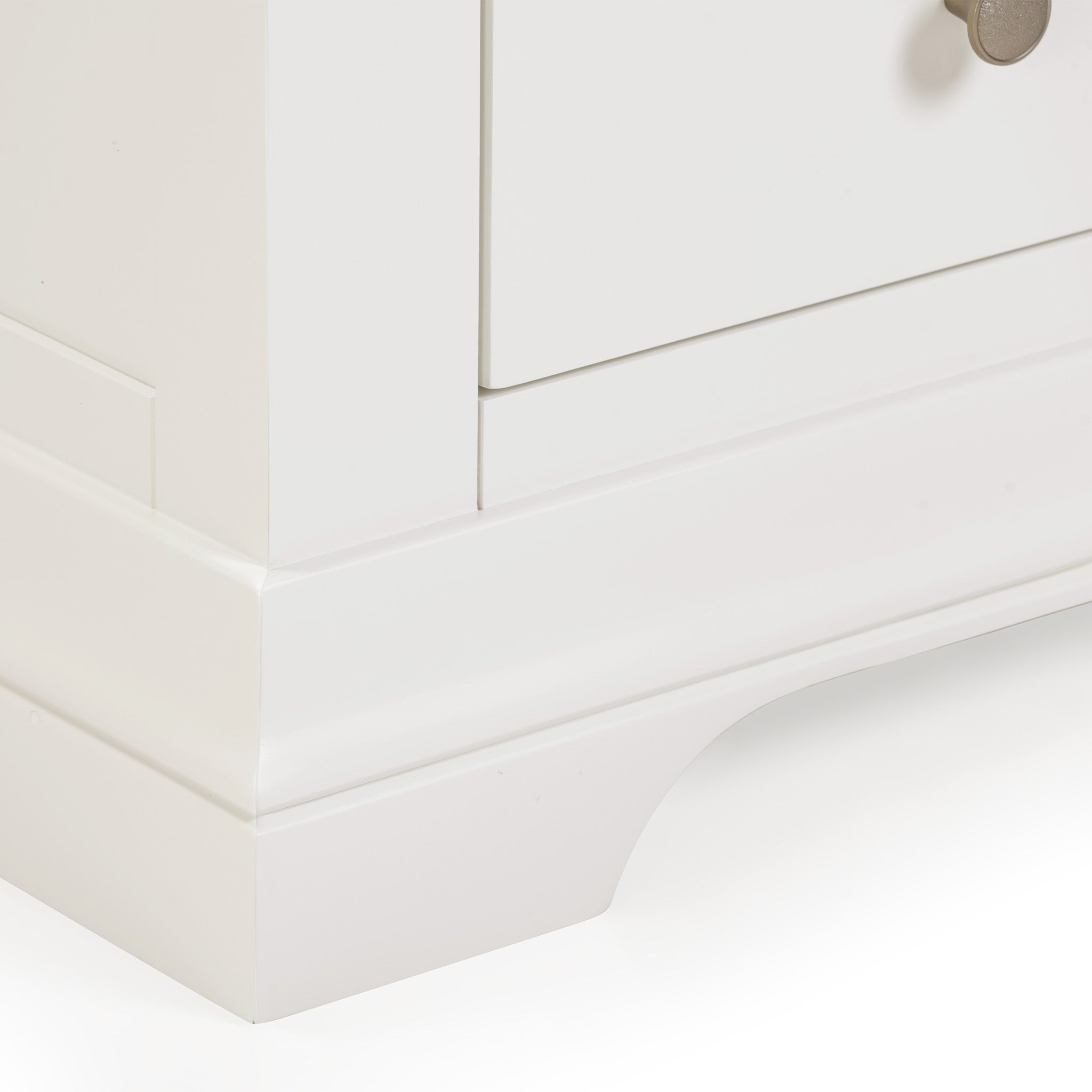 Close-up of the Chalbury 2 Over 3 Chest of Drawers in Warm White, highlighting a lower drawer with a metallic handle that showcases its modern design.