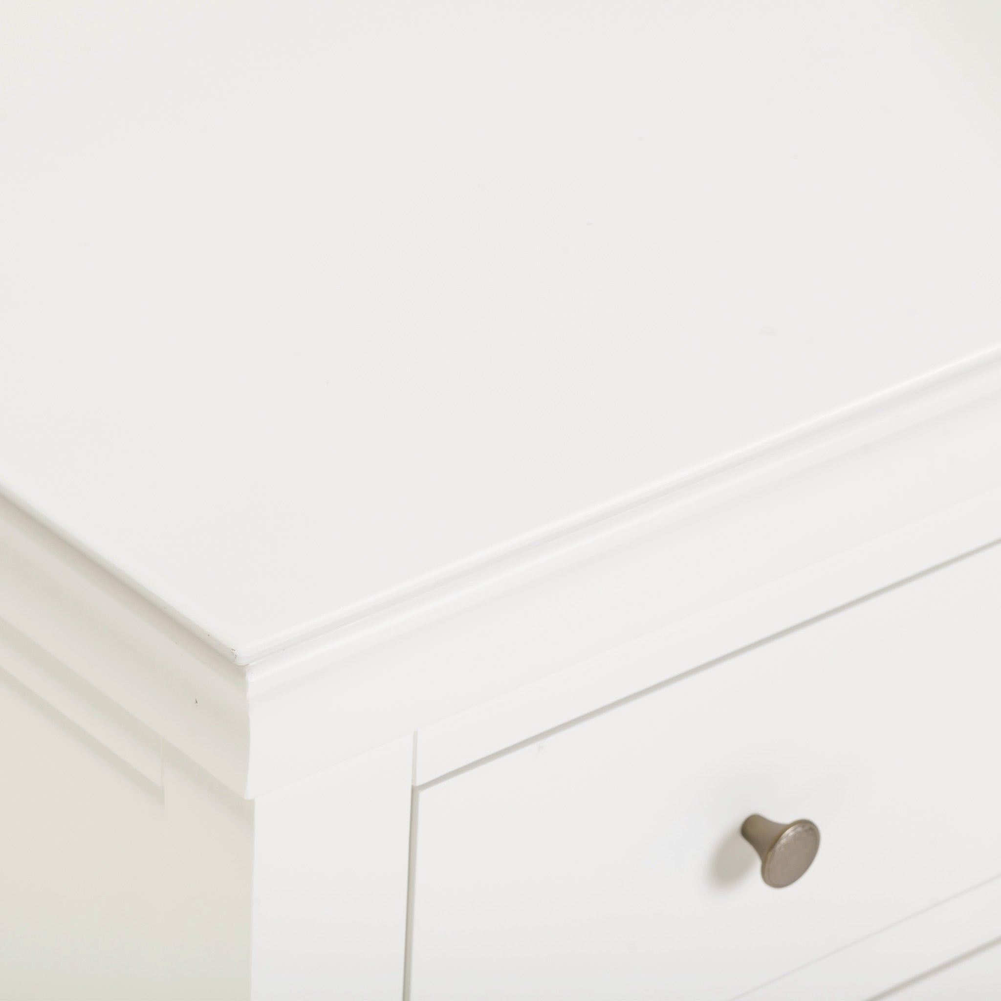 Close-up of the Chalbury 2 Over 3 Chest of Drawers in Warm White, showcasing a modern design with a single drawer and metallic knob, providing ample storage.