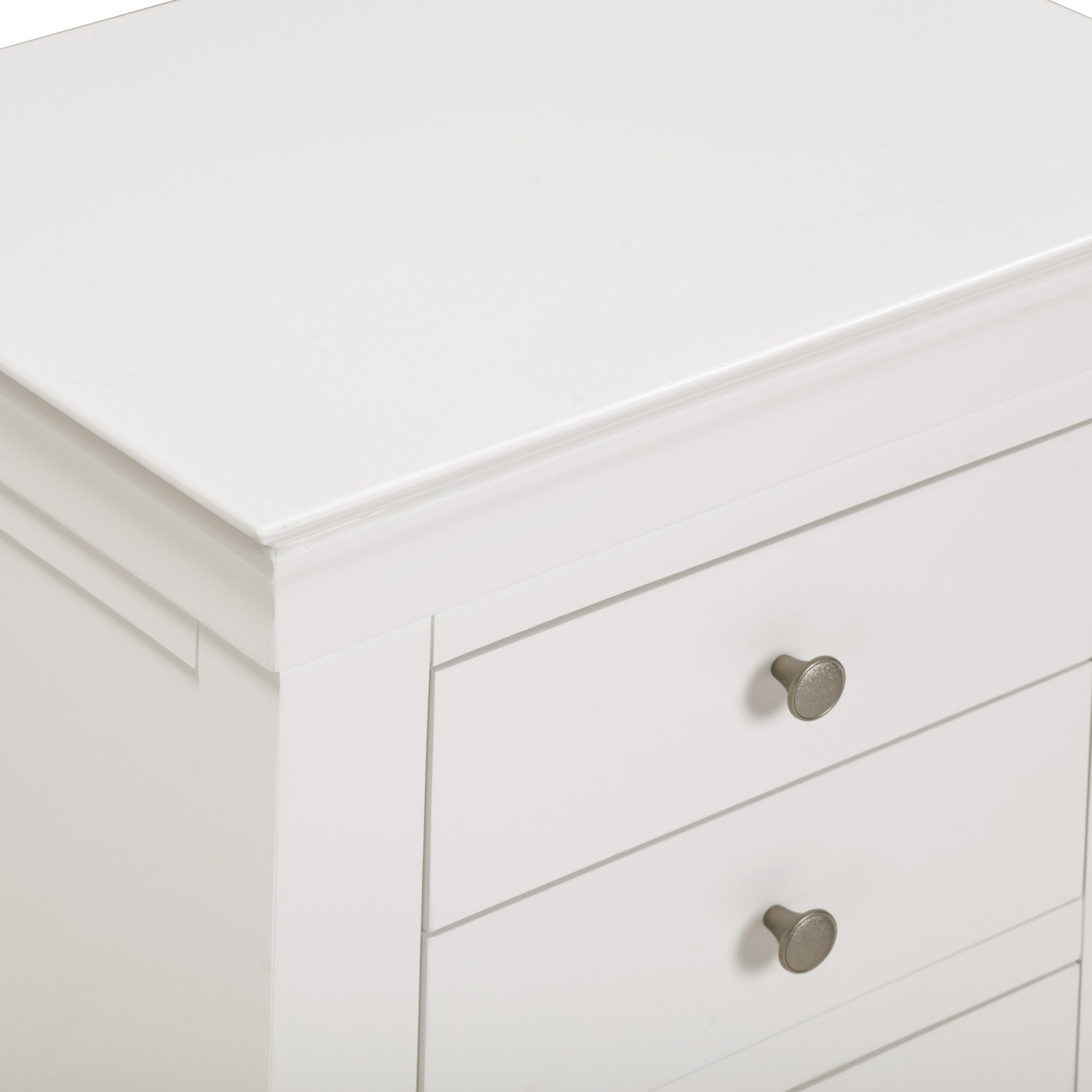 The Chalbury 5 Chest of Drawers, in a warm white finish, provides ample storage with its five spacious drawers and elegant metallic knobs.