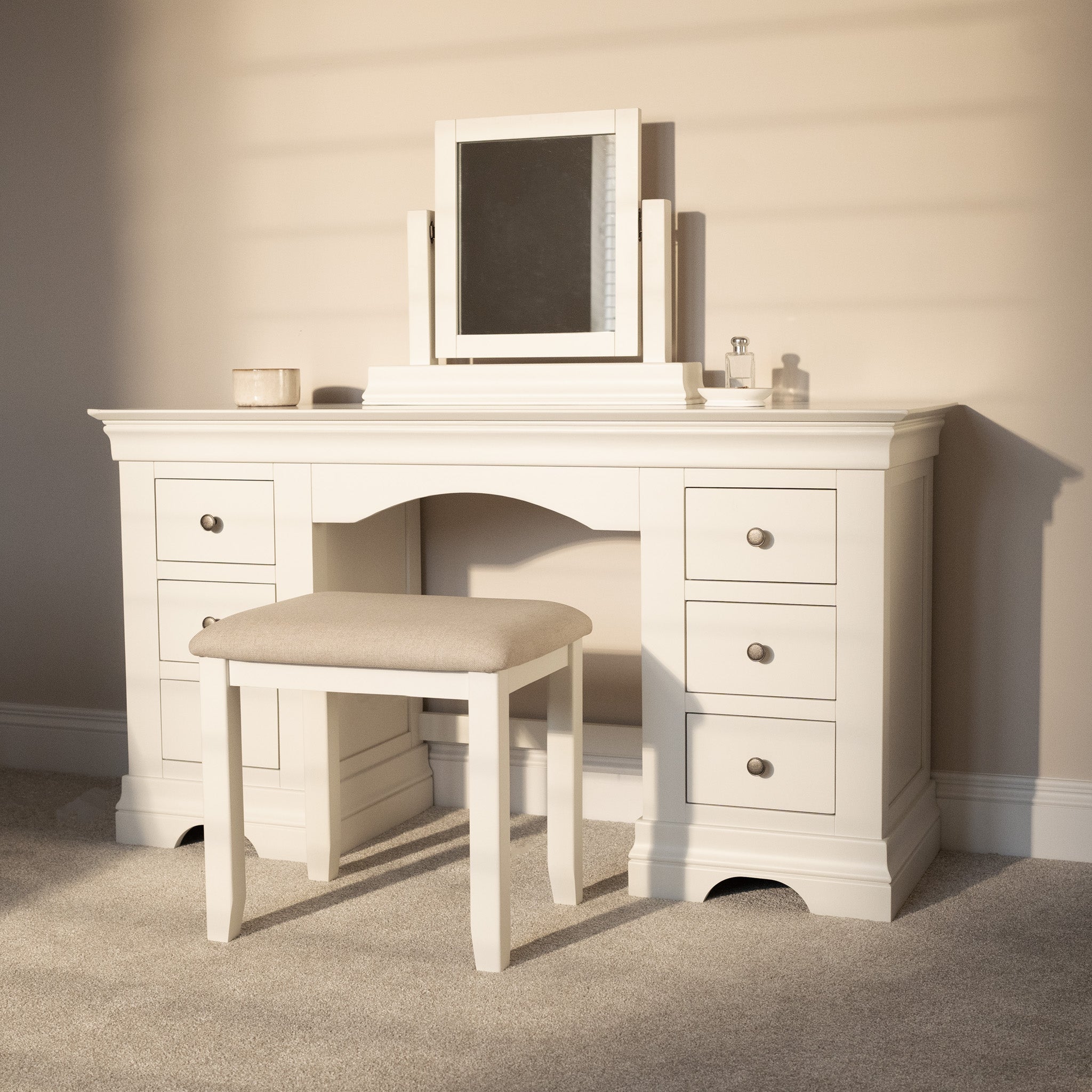 Chalbury Dressing Table with Drawers in Warm White