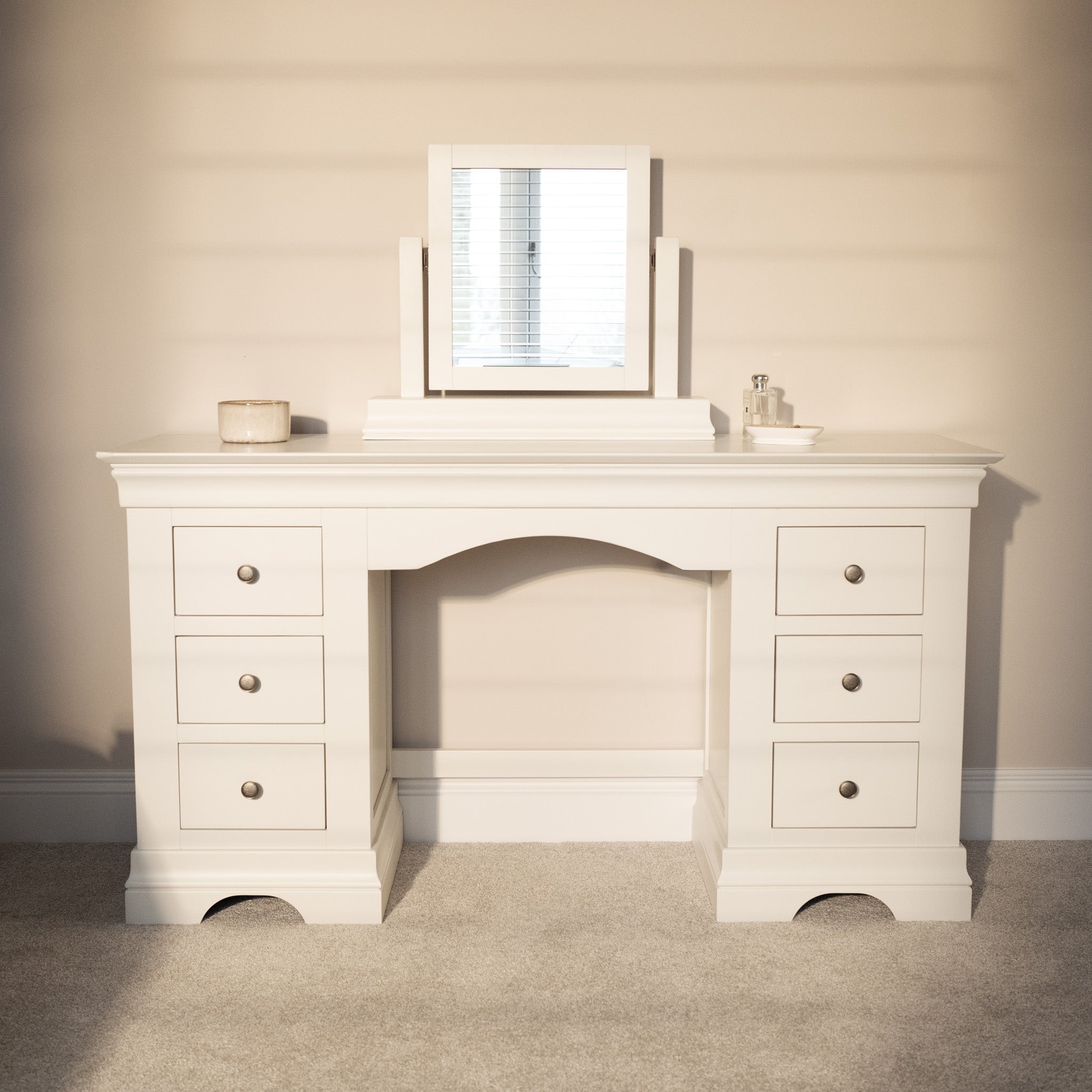 Chalbury Dressing Table with Drawers in Warm White