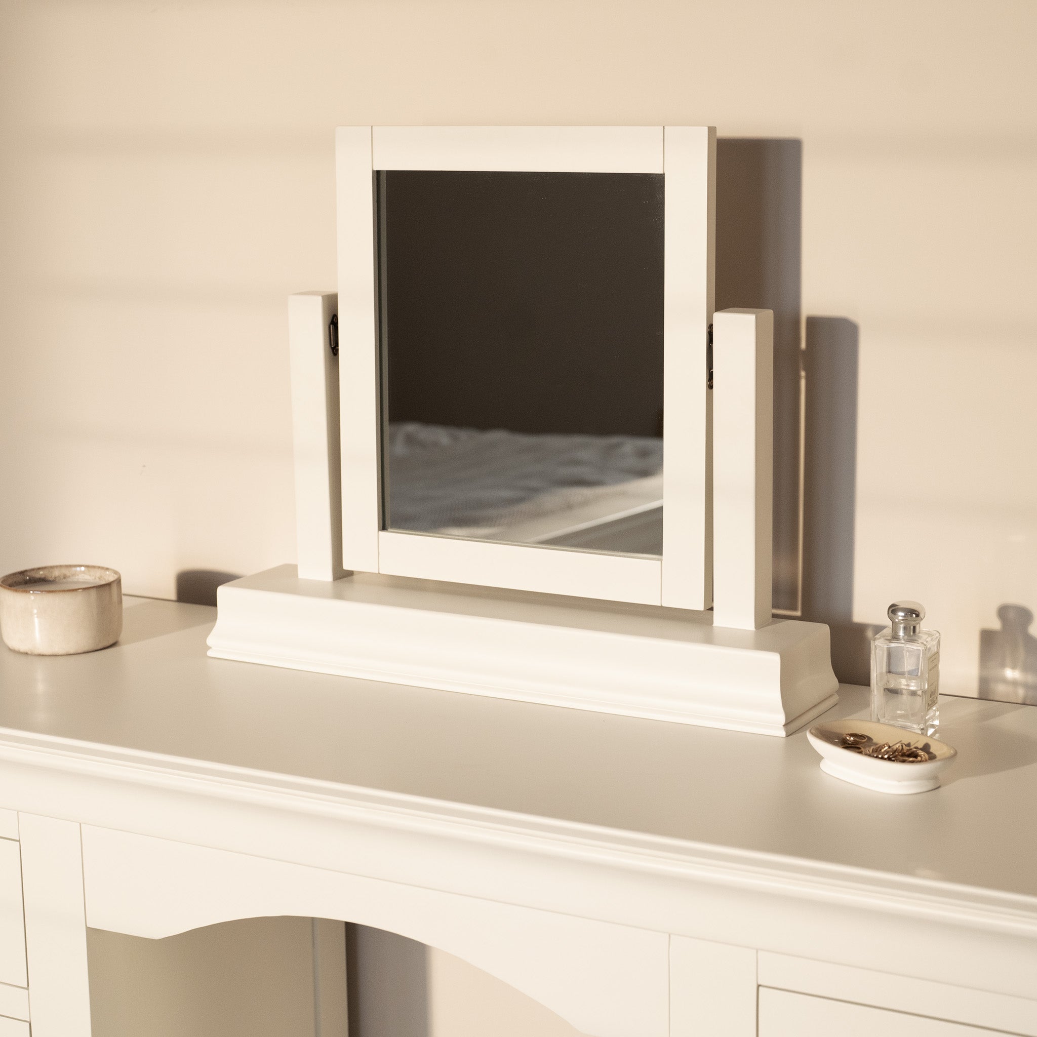 Chalbury Dressing Table with Drawers in Warm White