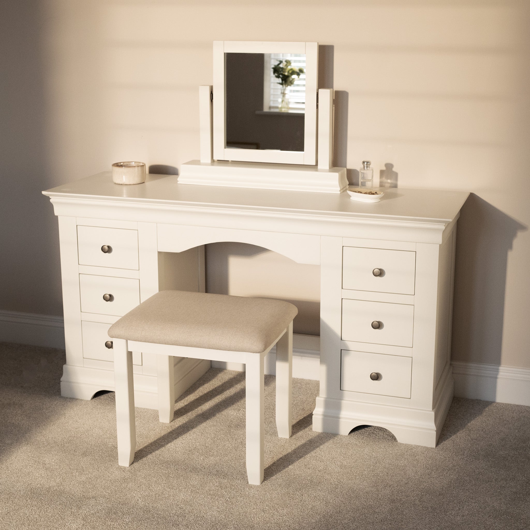 Chalbury Dressing Table with Drawers in Warm White