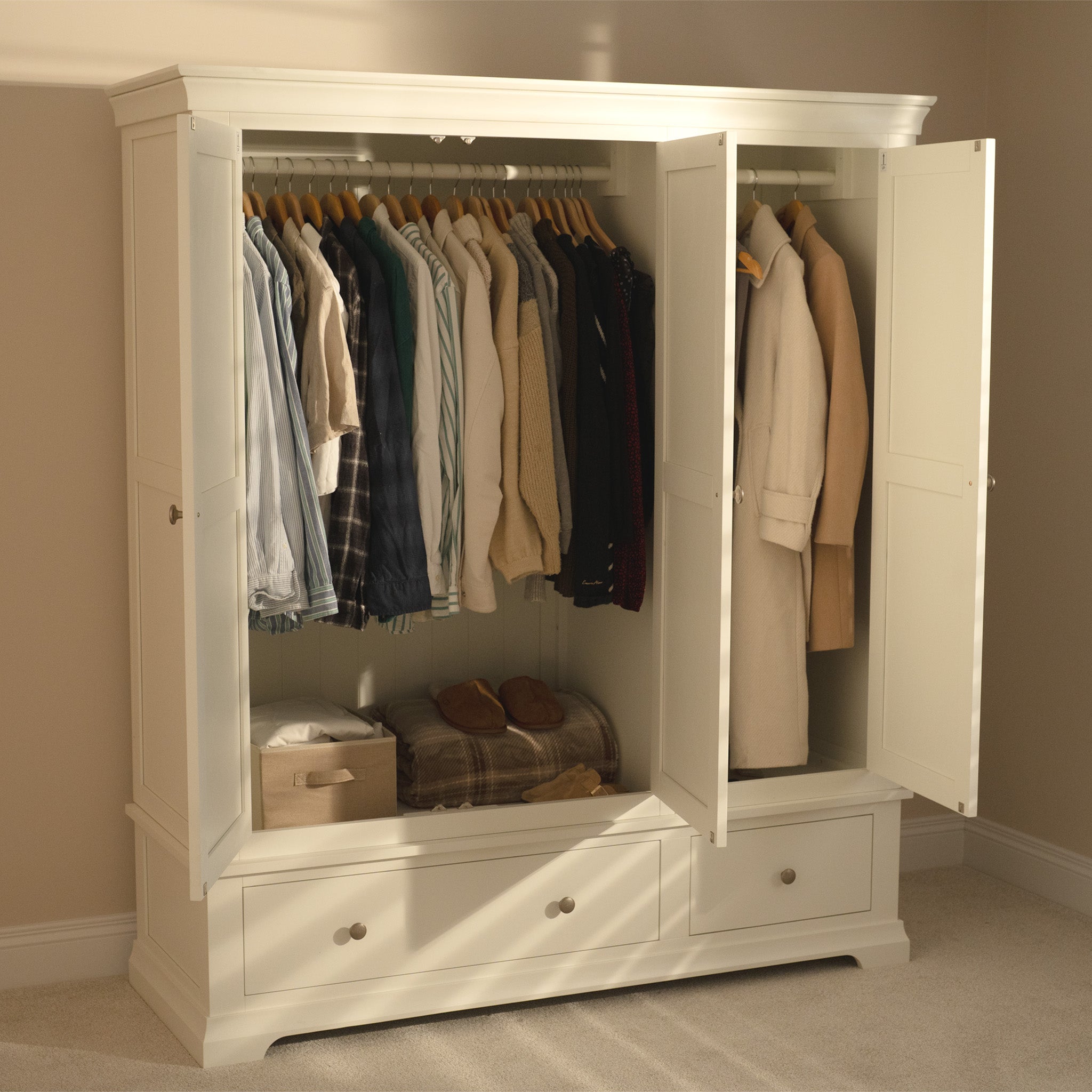 Chalbury Triple Wardrobe in Warm White