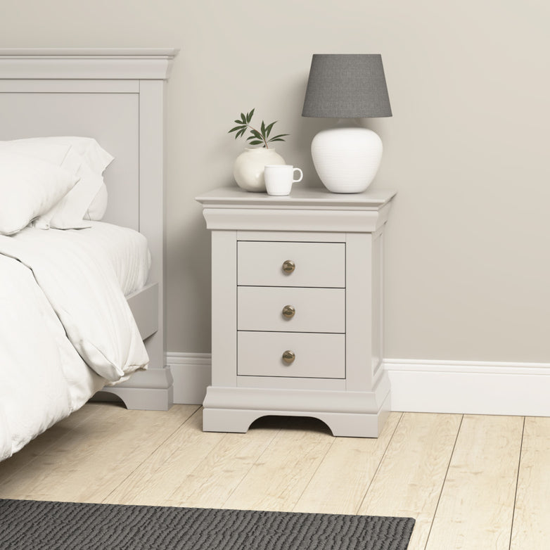 Chalbury 3 Drawer Bedside Table in Pebble Grey