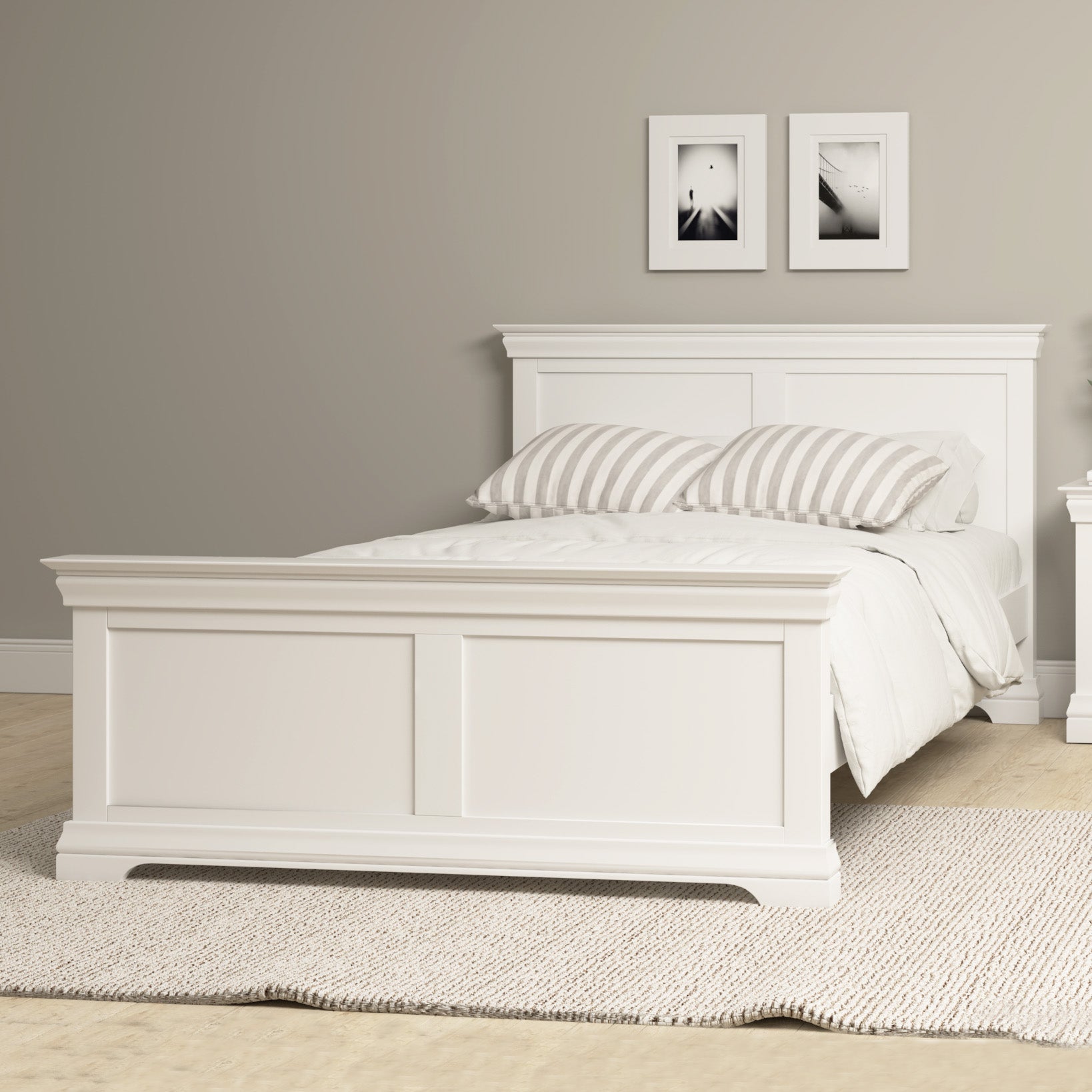 Chalbury 5ft High-End Kingsize Bed Frame in Warm White