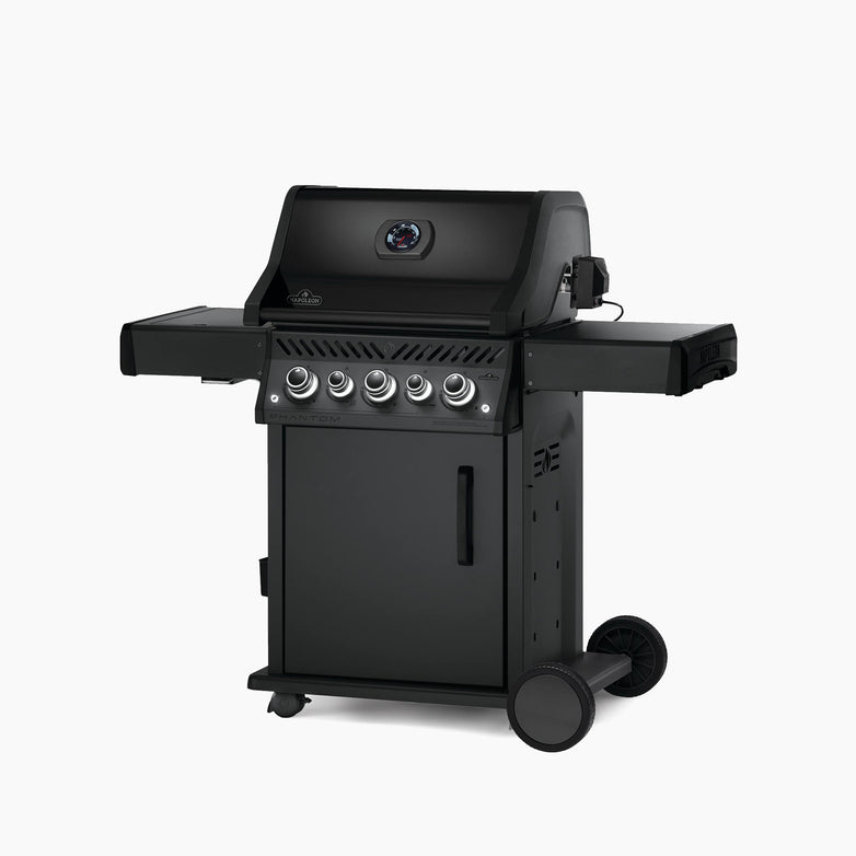 Napoleon Phantom Rogue SE 425 RSIB Gas Barbecue in black, featuring four control knobs, two side shelves, and wheels for easy mobility. It boasts a satin black finish and offers optional infrared burners for exceptional grilling performance.